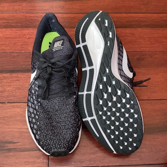 Nike Air Zoom Pegasus 35 Shoes - Picture 2 of 4